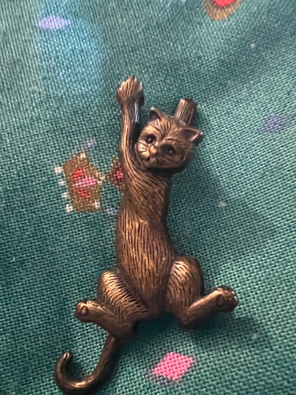 Vintage JJ Jonette Bronze Cat Brooch Pin - Hanging Cat Design